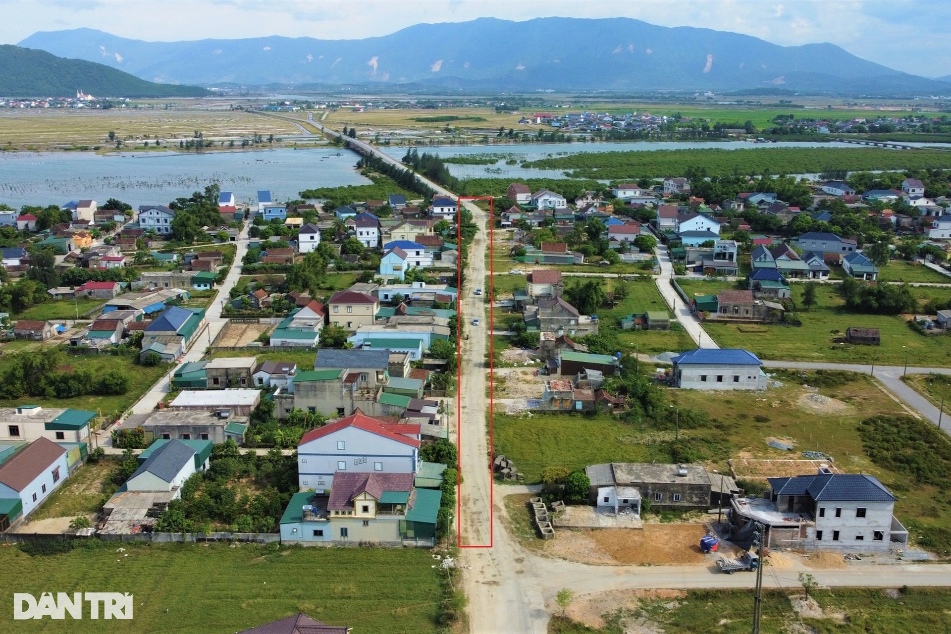 Gần 400m đường ở Hà Tĩnh thi công dang dở suốt 14 năm - 1 Gần 400m đường ở Hà Tĩnh thi công dang dở suốt 14 năm - 1