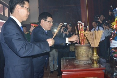 Lãnh đạo Đảng, Nhà nước dâng hương tưởng nhớ Thủ tướng Phạm Văn Đồng