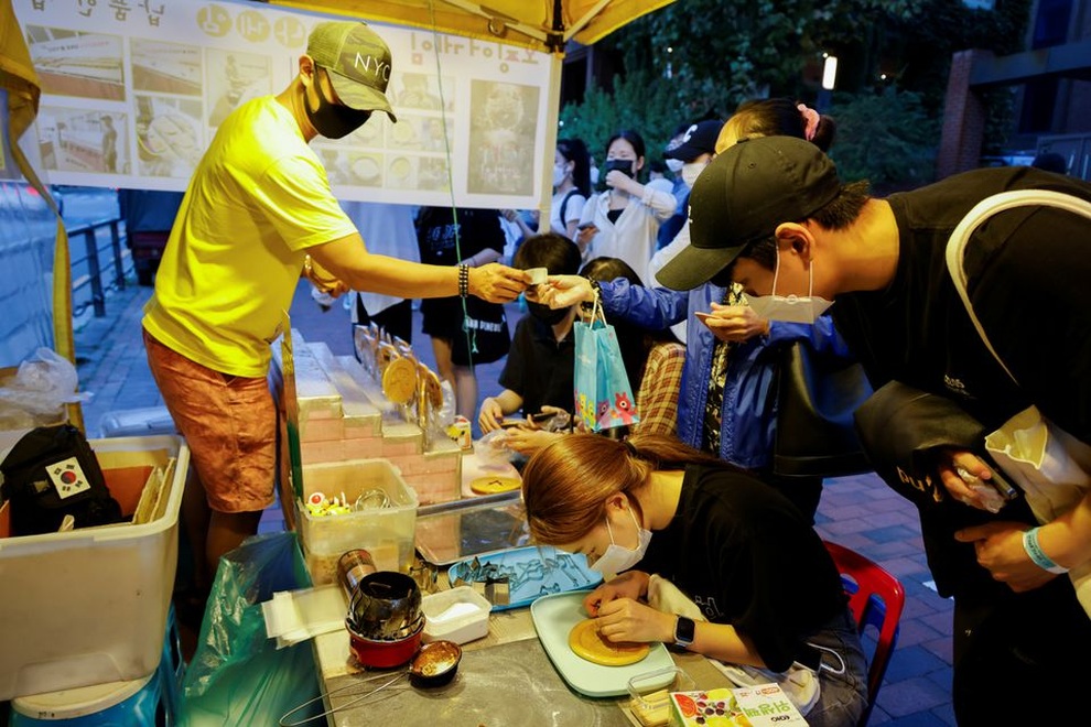 Nhờ Squid Game, món ăn lỗi thời của Hàn Quốc bất ngờ được săn đón - 3 Nhờ Squid Game, món ăn lỗi thời của Hàn Quốc bất ngờ được săn đón - 3