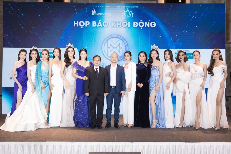 Lương Thùy Linh xuất hiện lộng lẫy cùng nhà tài trợ kim cương Miss World Vietnam 2021 - 5 Lương Thùy Linh xuất hiện lộng lẫy cùng nhà tài trợ kim cương Miss World Vietnam 2021 - 5