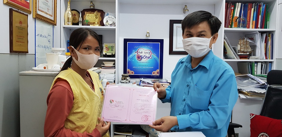 Chuyện cổ tích của người đàn ông ôm cả rắn hổ mang chúa vào viện - 4 Chuyện cổ tích của người đàn ông ôm cả rắn hổ mang chúa vào viện - 4