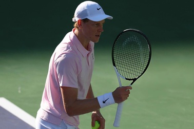 Sinner thắng nhanh Shapovalov, vào vòng 4 Indian Wells