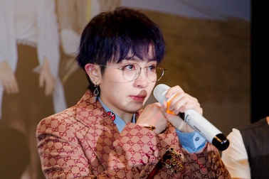 Gil Lê bật khóc khi tiết lộ nhiều năm “đơn độc” hoạt động