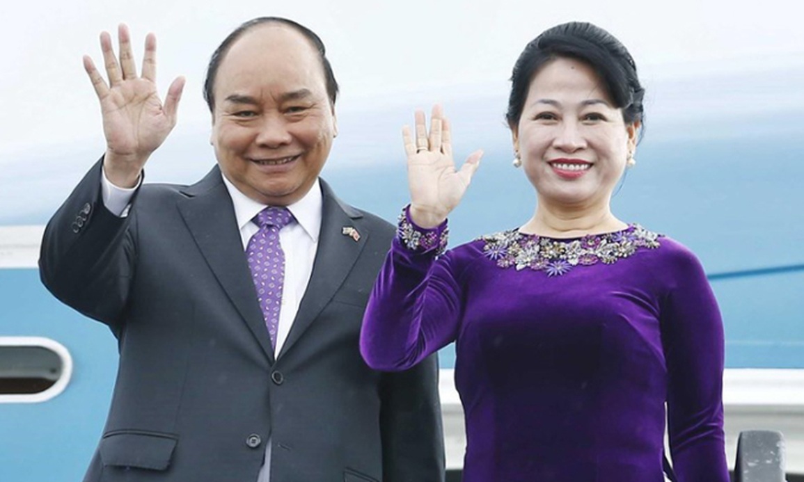 Chủ tịch nước Nguyễn Xuân Phúc và phu nhân lên đường thăm Singapore - 1 Chủ tịch nước Nguyễn Xuân Phúc và phu nhân lên đường thăm Singapore - 1
