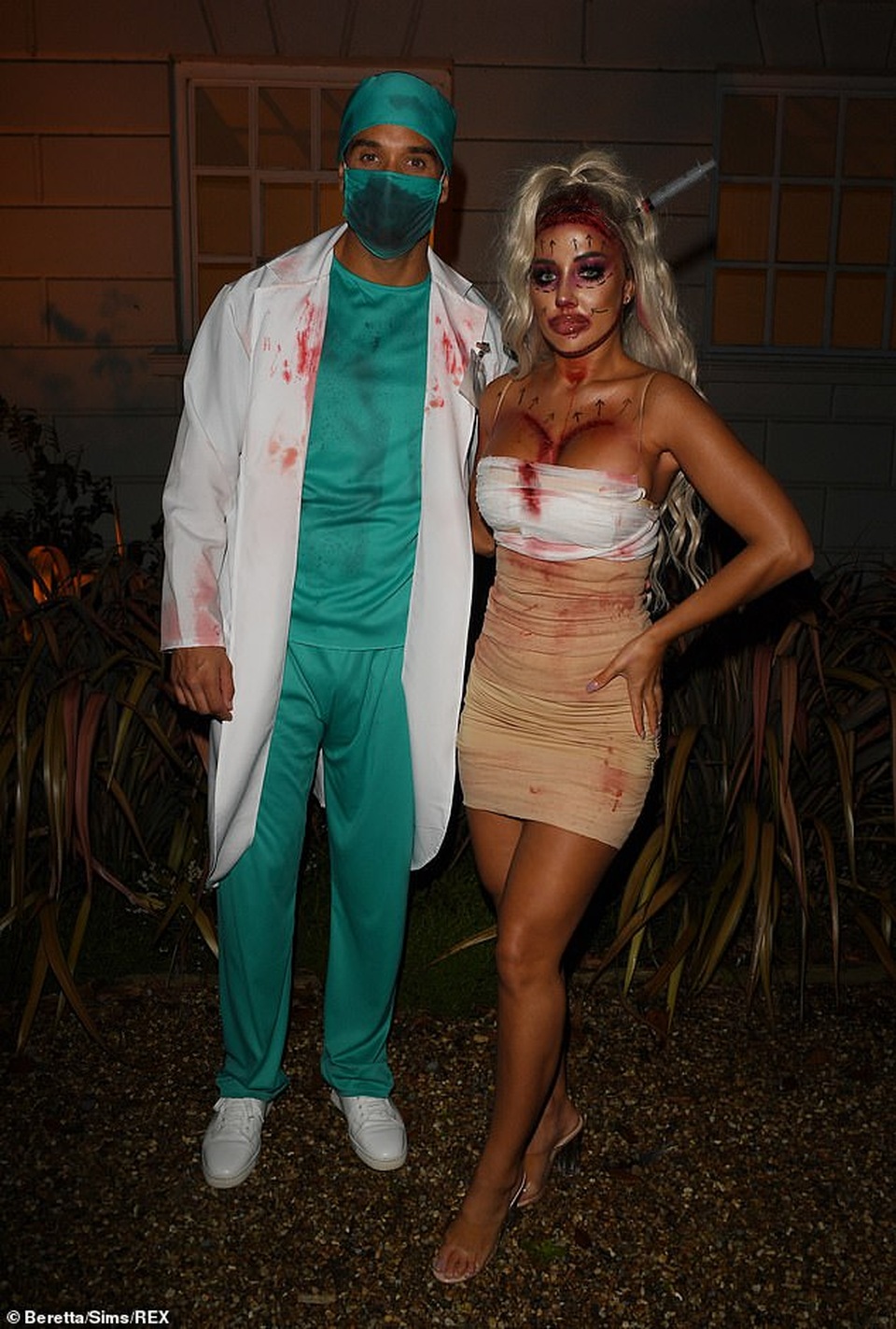 Amber Turner lấp ló vòng một căng đầy đi chơi Halloween - 7
