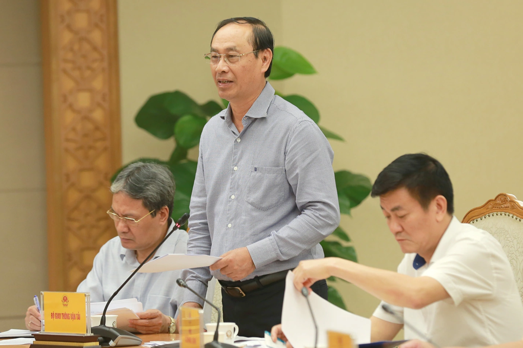 Phó Thủ tướng: Đặt mình vào vị trí người dân có ô tô, tôi chưa yên tâm - 1 Phó Thủ tướng: Đặt mình vào vị trí người dân có ô tô, tôi chưa yên tâm - 1