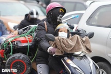 Người dân đổ xô về quê nghỉ Tết, cửa ngõ Hà Nội ùn tắc kéo dài nhiều cây số