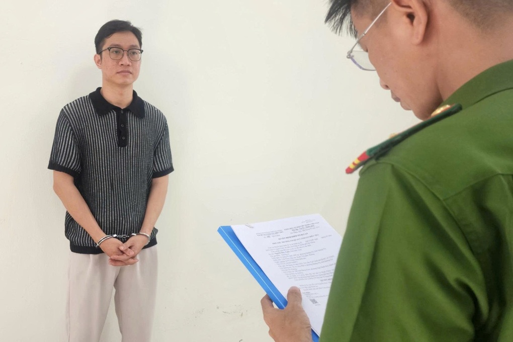 Nam thanh niên dùng hình ảnh nhạy cảm để cưỡng dâm tình cũ - 1 Nam thanh niên dùng hình ảnh nhạy cảm để cưỡng dâm tình cũ - 1