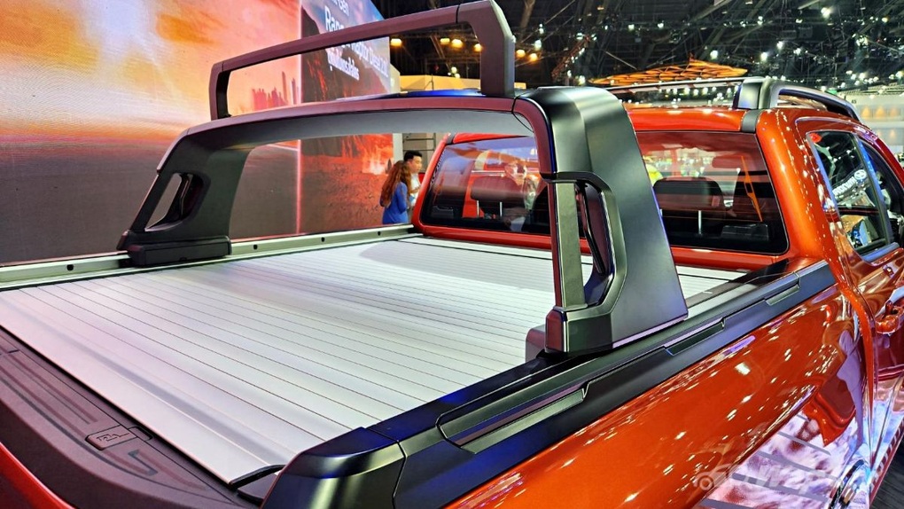 Cận cảnh Ford Ranger Stormtrak sắp bán ở Việt Nam, thêm khó cho đối thủ - 5 Cận cảnh Ford Ranger Stormtrak sắp bán ở Việt Nam, thêm khó cho đối thủ - 5