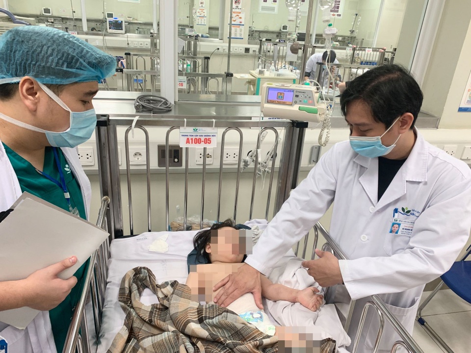 Bé gái ngã từ tầng 12A chung cư tại Hà Nội sức khỏe hiện ra sao? - 1 Bé gái ngã từ tầng 12A chung cư tại Hà Nội sức khỏe hiện ra sao? - 1