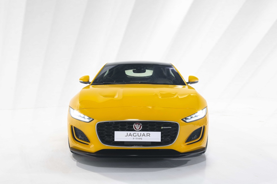 Jaguar F-TYPE mới về Việt Nam có giá lên đến 15,29 tỷ đồng - 16 Jaguar F-TYPE mới về Việt Nam có giá lên đến 15,29 tỷ đồng - 16