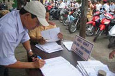 Số xe đăng ký mới tăng hơn 3 lần ở TPHCM