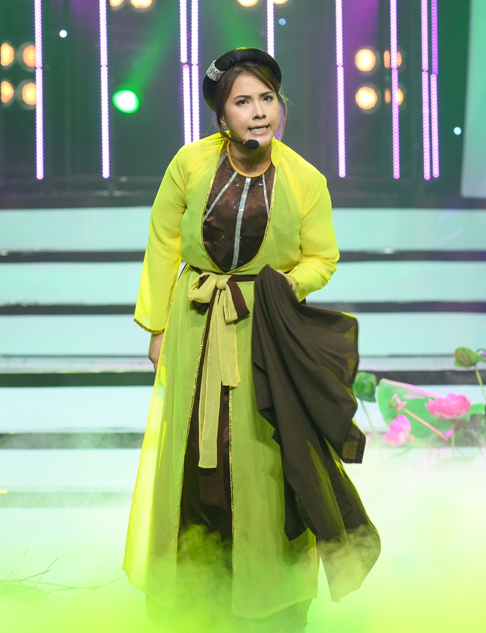 MiA chinh phục khán giả khi hóa thân thành NSND Ngọc Giàu - 14 MiA chinh phục khán giả khi hóa thân thành NSND Ngọc Giàu - 14
