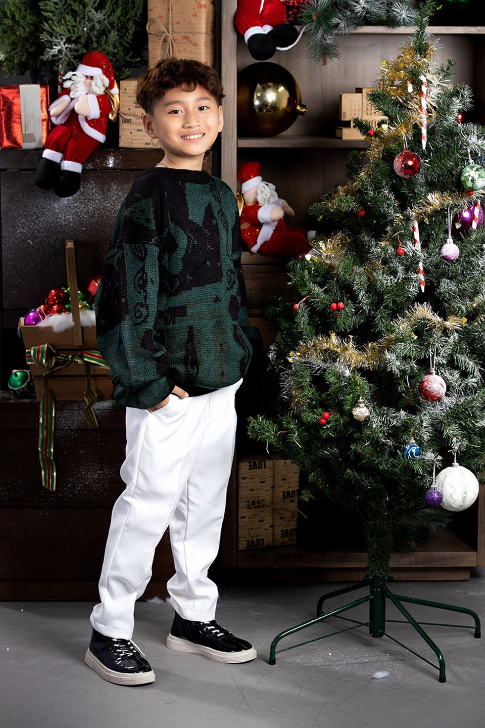Mẫu nhí Vũ Ngọc Trọng Phương thần thái trong bộ ảnh Noel 2020 - 4 Mẫu nhí Vũ Ngọc Trọng Phương thần thái trong bộ ảnh Noel 2020 - 4