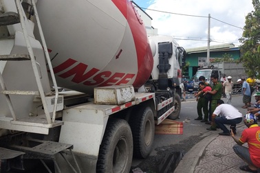 Điều tra nghi vấn xe bồn bê tông chạy vào đường cấm cán chết cô gái trẻ