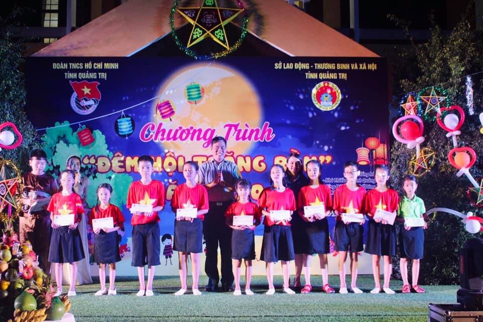 Tết Trung thu đến sớm với trẻ em khuyết tật Quảng Trị - 1 Tết Trung thu đến sớm với trẻ em khuyết tật Quảng Trị - 1