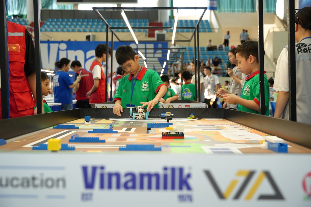 Vinamilk đồng hành với 1.500 tài năng trẻ trong cuộc thi Robotacon WRO 2024 - 5 Vinamilk đồng hành với 1.500 tài năng trẻ trong cuộc thi Robotacon WRO 2024 - 5