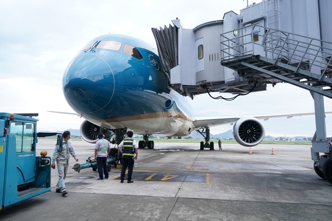 Vietnam Airlines thực hiện chuyến bay thương mại quốc tế thường lệ đầu tiên sau Covid-19 - Ảnh 2. Vietnam Airlines thực hiện chuyến bay thương mại quốc tế thường lệ đầu tiên sau Covid-19 - Ảnh 2.