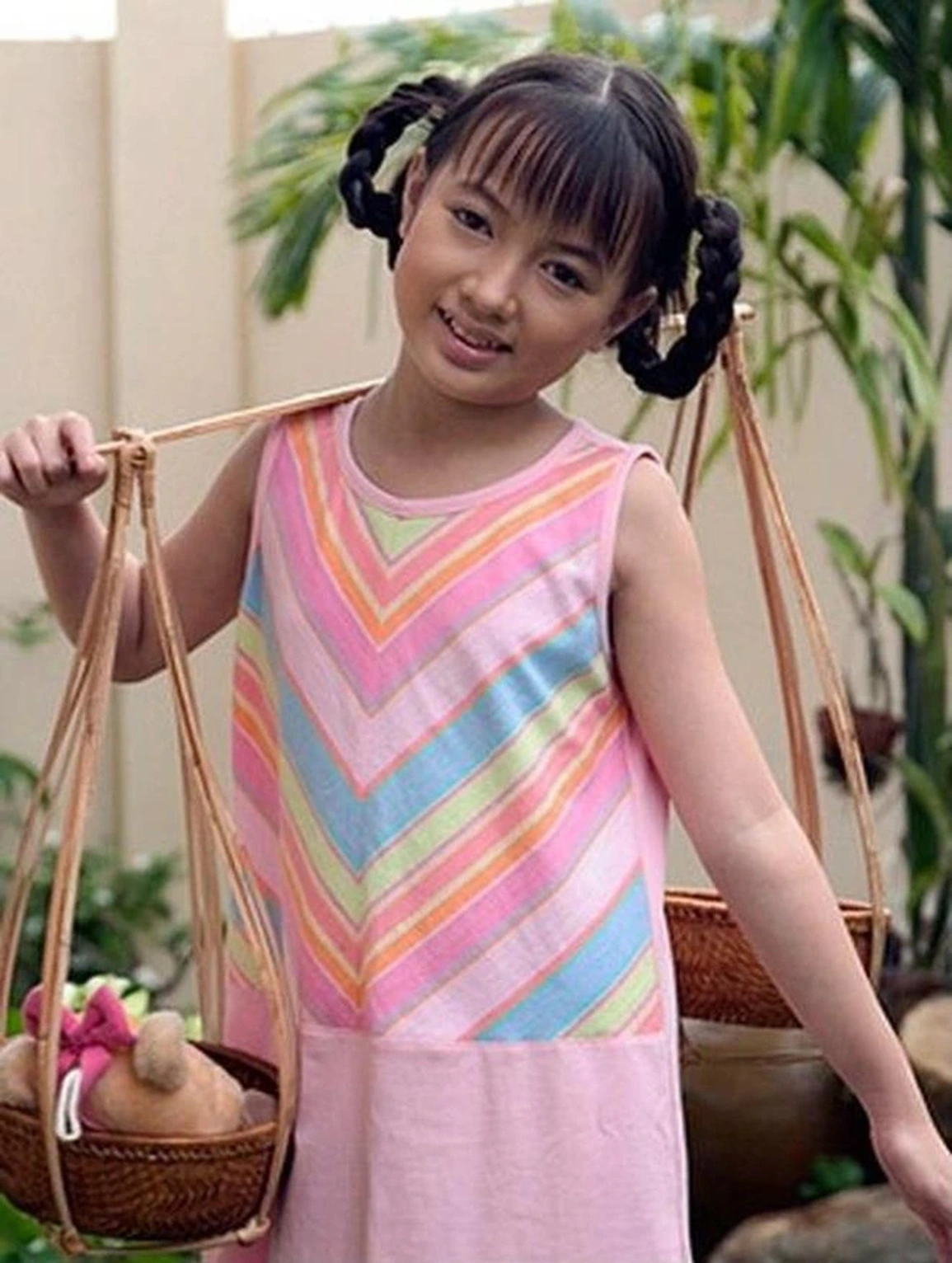 Bé Xuân Nghi gây bất ngờ với hình ảnh gợi cảm, tình tứ bên trai Tây - 1 Bé Xuân Nghi gây bất ngờ với hình ảnh gợi cảm, tình tứ bên trai Tây - 1