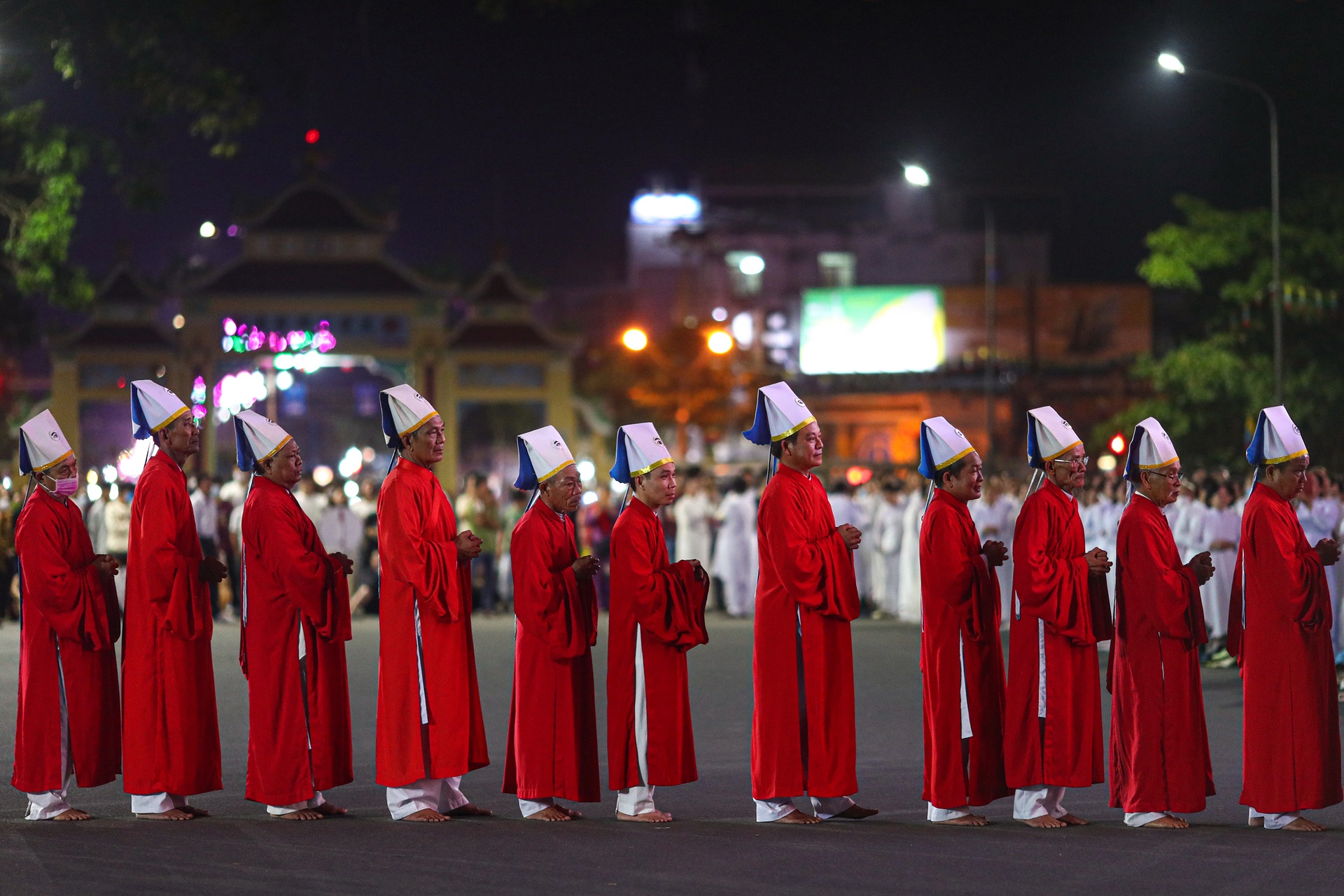 Người hành hương căng màn, mắc võng chờ dự Hội yến Diêu Trì Cung - 11 Người hành hương căng màn, mắc võng chờ dự Hội yến Diêu Trì Cung - 11