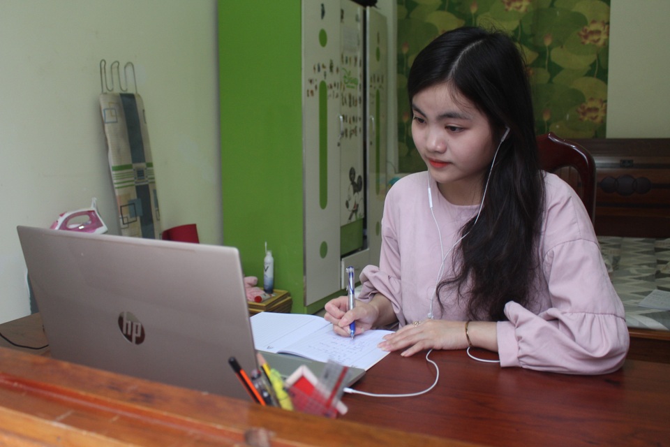 Học sinh có hứng thú xem các bài giảng qua truyền hình? - 1 Học sinh có hứng thú xem các bài giảng qua truyền hình? - 1