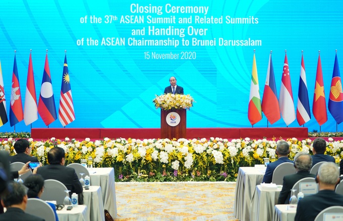 Thủ tướng Nguyễn Xuân Phúc chuyển giao vai trò Chủ tịch ASEAN cho Brunei - Ảnh 1. Thủ tướng Nguyễn Xuân Phúc chuyển giao vai trò Chủ tịch ASEAN cho Brunei - Ảnh 1.