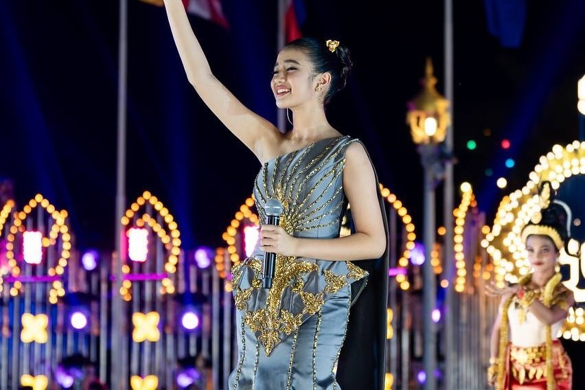 เจ้าหญิงกัมพูชา วัย 13 ปี เผยเสน่ห์ความเป็นดาราดัง - 8 Công chúa 13 tuổi của Campuchia tỏa sức hút của một ngôi sao showbiz - 8