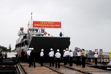 Hạ thủy tàu đổ bộ 80 tấn