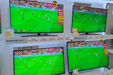 Đại lý đua nhau xả hàng, TV giảm giá chục triệu đồng dịp cuối năm