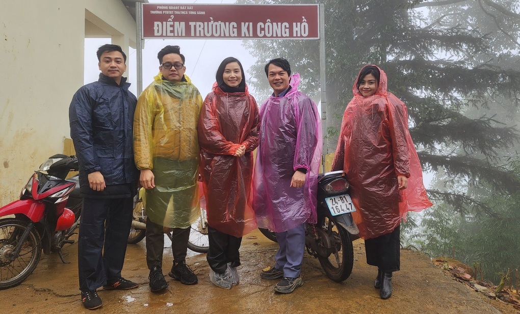 Diễn viên Lương Giang đi từ thiện trong cái rét 7 độ C - 1 Diễn viên Lương Giang đi từ thiện trong cái rét 7 độ C - 1