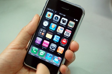 Ảnh cực hiếm về dây chuyền sản xuất thô sơ của iPhone "đời đầu"