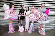 Bộ sưu tập thời trang độc lạ của nữ sinh Tiền Giang "gây sốt" trên mạng