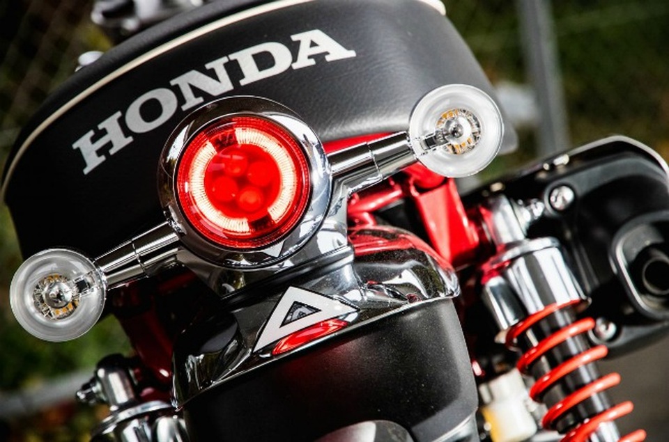Đẹp lung linh xế khỉ Honda Monkey giữa mùa lá rụng - 13 Đẹp lung linh xế khỉ Honda Monkey giữa mùa lá rụng - 13
