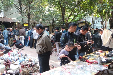 Cuối tuần thăm thú phiên chợ đồ xưa tại Hà Nội