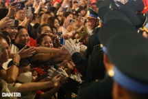 Kinh nghiệm cần "bỏ túi" khi đi xem sơ duyệt diễu binh tối 25/4