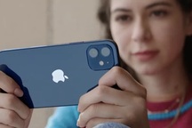 Dân buôn "lén lút" nhận đặt cọc iPhone 12 xách tay