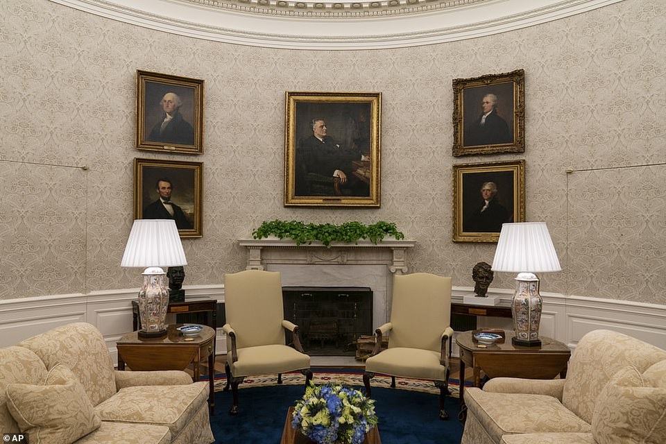Ẩn ý của ông Biden qua cách bố trí căn phòng đầu não ở Nhà Trắng - 3 Ẩn ý của ông Biden qua cách bố trí căn phòng đầu não ở Nhà Trắng - 3