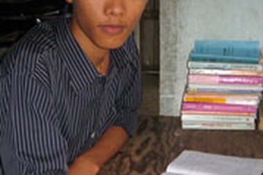 Mẹ nhặt ve chai, con đỗ thủ khoa đại học