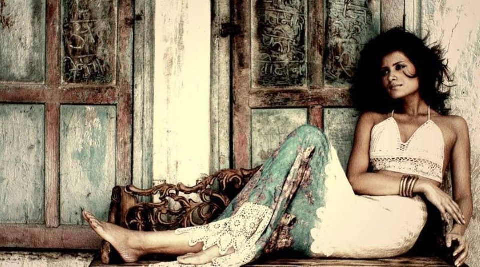 Nữ diễn viên Ấn Độ qua đời trong cô độc và rượu ở tuổi 35 - 1 Nữ diễn viên Ấn Độ qua đời trong cô độc và rượu ở tuổi 35 - 1