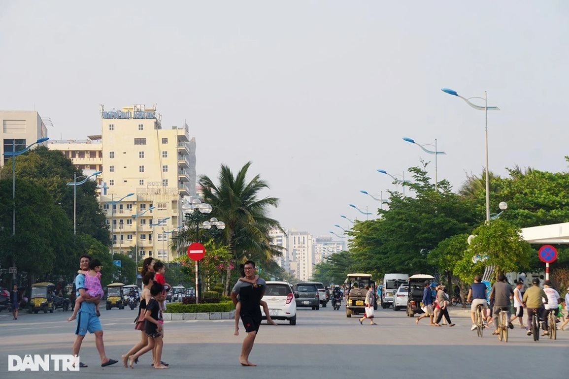 Biển Sầm Sơn ken đặc người dịp Giỗ Tổ Hùng Vương - 9 Biển Sầm Sơn ken đặc người dịp Giỗ Tổ Hùng Vương - 9