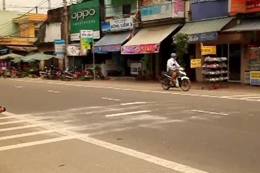 Bình Định: Dân tự ý đục phá gờ giảm tốc độ trên QL 1A vì gây tiếng ồn