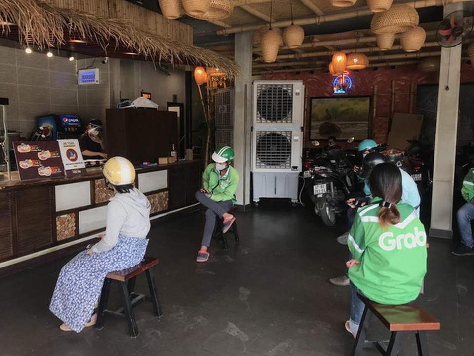 Muôn kiểu giao hàng cười ra nước mắt nhưng lại rất cần thiết trong mùa dịch - 9 Muôn kiểu giao hàng cười ra nước mắt nhưng lại rất cần thiết trong mùa dịch - 9