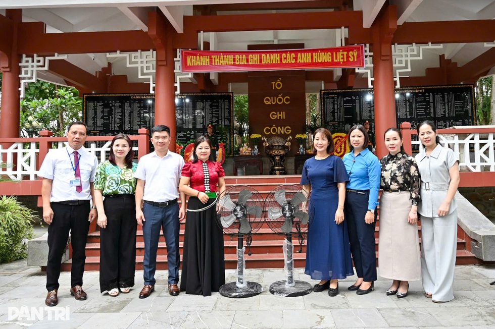 Bộ Nội vụ khánh thành Nhà bia ghi danh liệt sỹ và 10 căn nhà mới ở Nghĩa Lộ - 7 Bộ Nội vụ khánh thành Nhà bia ghi danh liệt sỹ và 10 căn nhà mới ở Nghĩa Lộ - 7