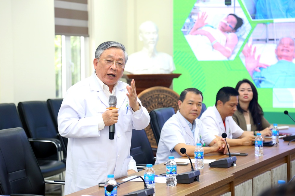 Ca ghép đa tạng domino đầu tiên tại Việt Nam: Lá gan lỗi cứu thêm người - 4 Ca ghép đa tạng domino đầu tiên tại Việt Nam: Lá gan lỗi cứu thêm người - 4