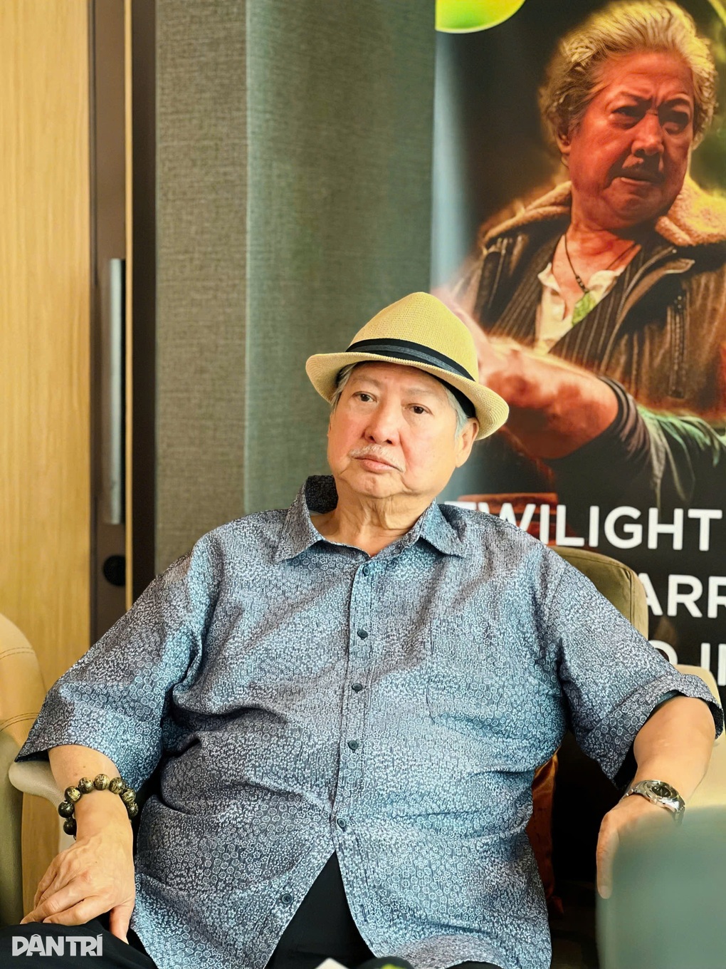 Hồng Kim Bảo tuổi 73: Vợ hoa hậu kề cạnh, sang Việt Nam tìm... quán phở - 5 Hồng Kim Bảo tuổi 73: Vợ hoa hậu kề cạnh, sang Việt Nam tìm... quán phở - 5