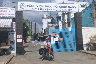 Mua bóng đèn "râu ông nọ cắm cằm bà kia", bệnh viện ở TPHCM tê liệt máy CT