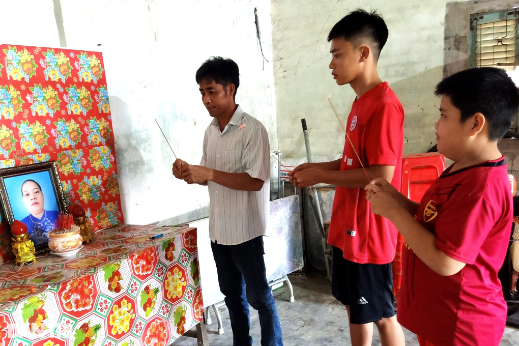 Mẹ mất vì Covid-19, cha bị ung thư, 2 con nguy cơ đói khổ, thất học - 4 Mẹ mất vì Covid-19, cha bị ung thư, 2 con nguy cơ đói khổ, thất học - 4