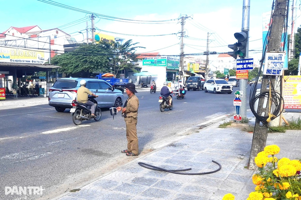 Thành phố đáng sống xử lý tình trạng xin ăn, đeo bám, chèo kéo khách - 1