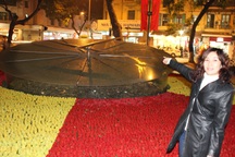 Đồng hồ khổng lồ bên Hồ Gươm “không chịu” đón năm mới