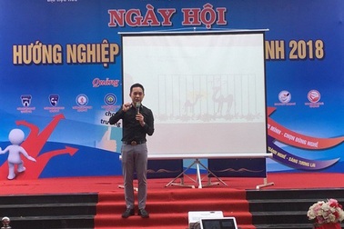 Chọn nghề qua câu chuyện “mẹ con lạc đà” và “cuộc thi leo cây”